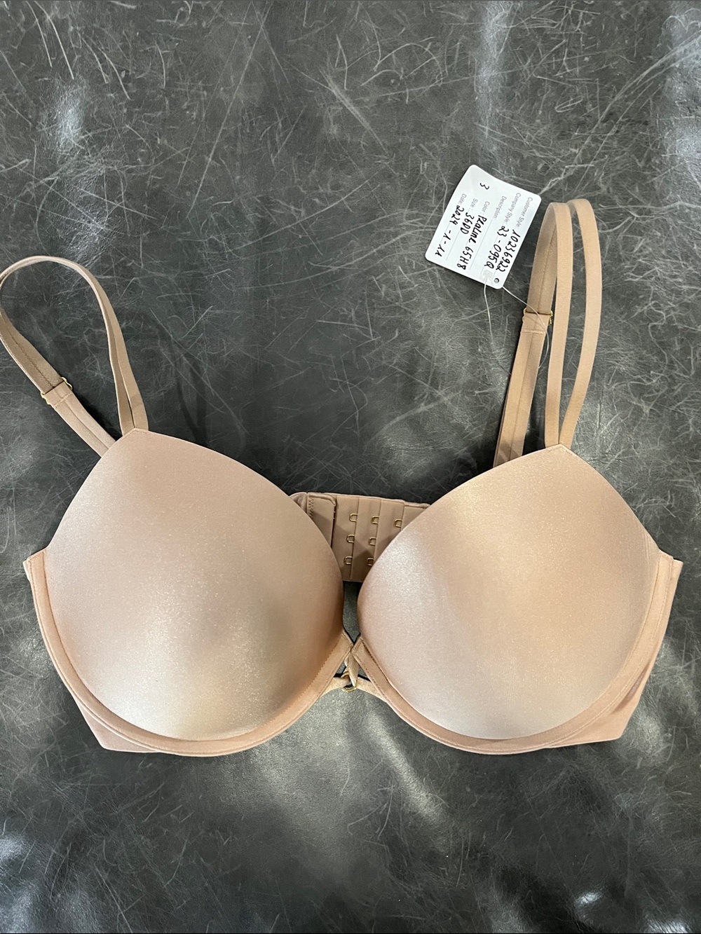 Everyday Smooth Bra Nude, Molded cups. 36DD. NWT, never worn.